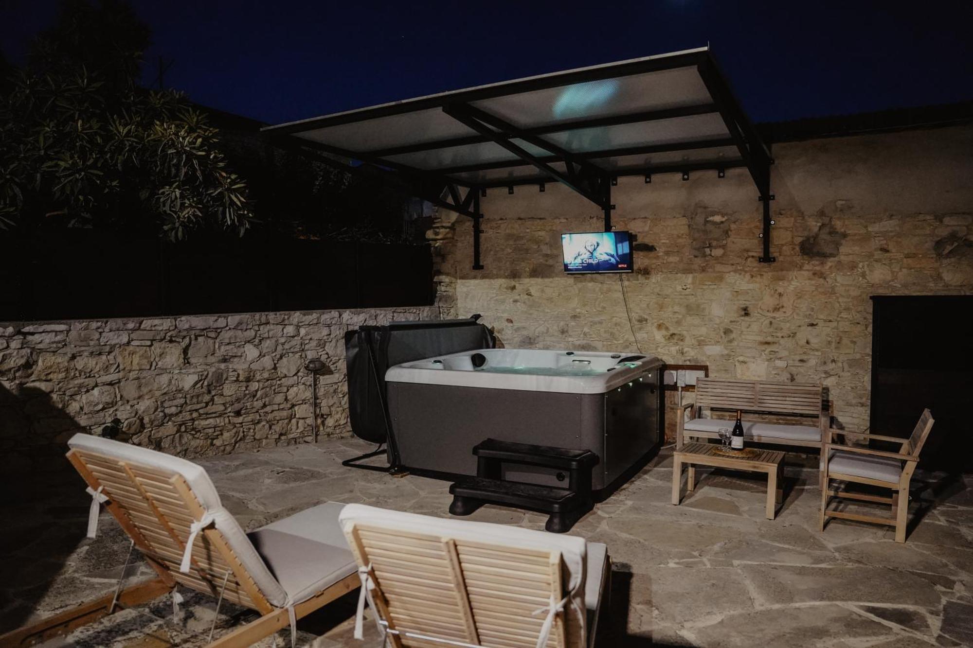 The Stonehouse Suites With Private Bath Spas Lemesós Eksteriør bilde