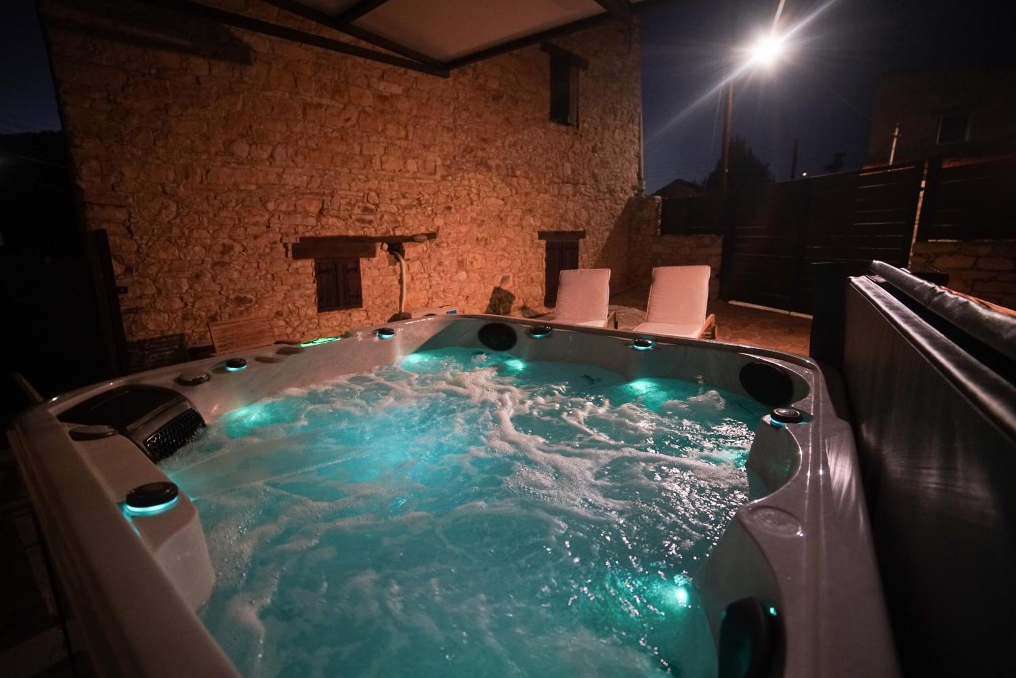 The Stonehouse Suites With Private Bath Spas Lemesós Eksteriør bilde