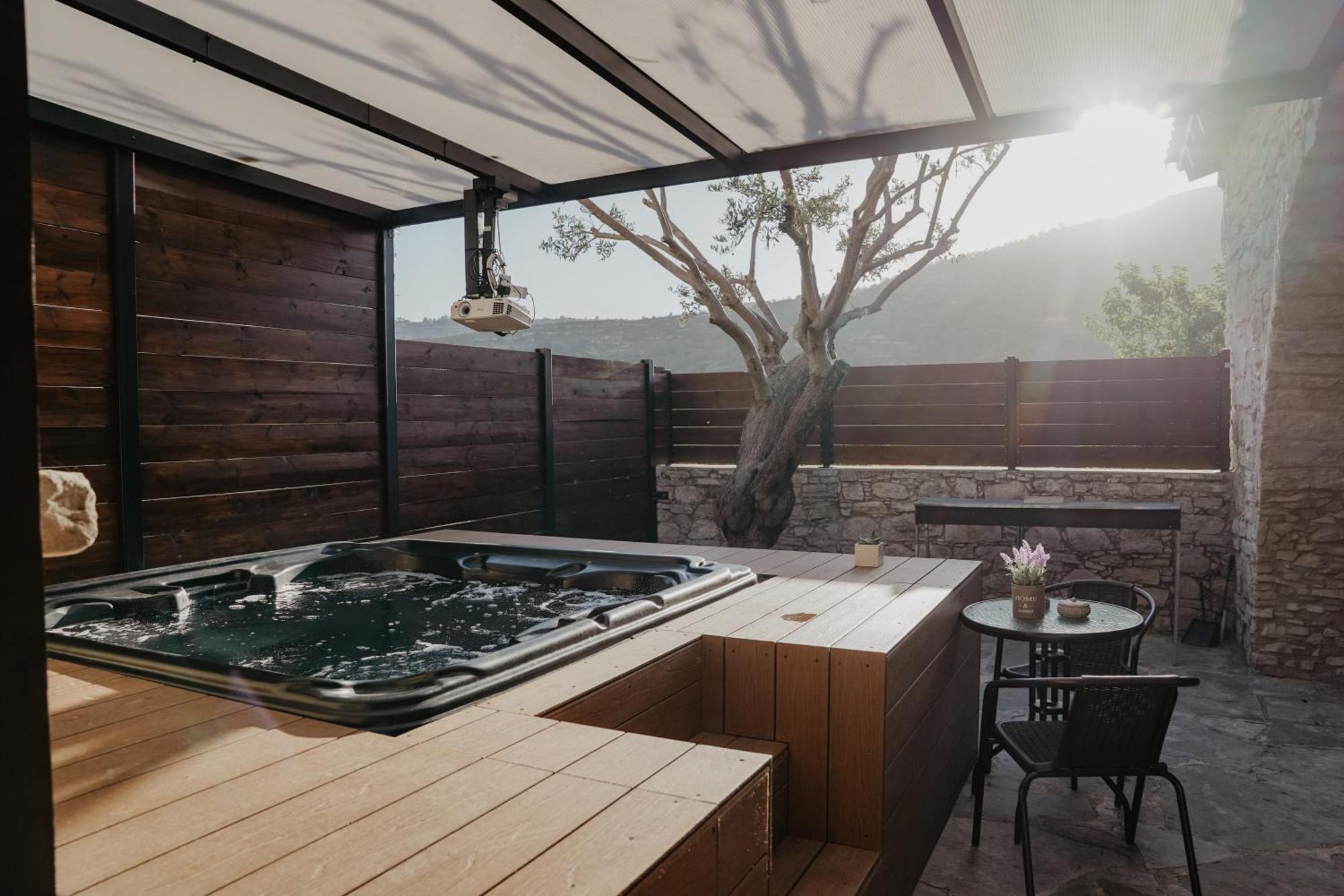 The Stonehouse Suites With Private Bath Spas Lemesós Eksteriør bilde